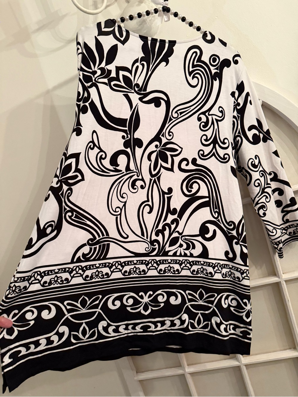 Chico’s Tunic Top V-Neck 3/4 Sleeve Bohemian Black & White Scroll Border Blouse - Picture 9 of 10